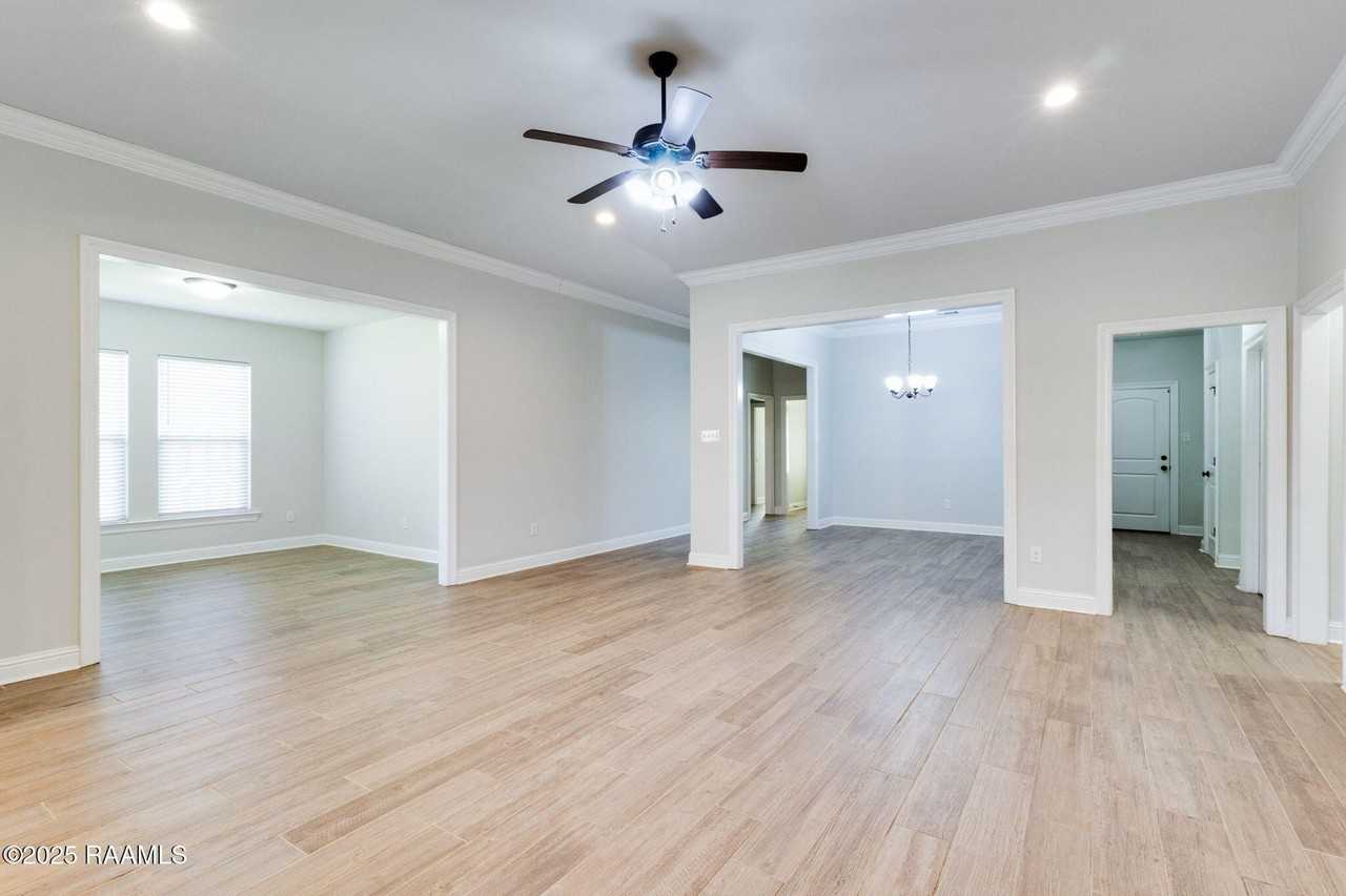 219 Finnegan Way - Photo 5 of 23
