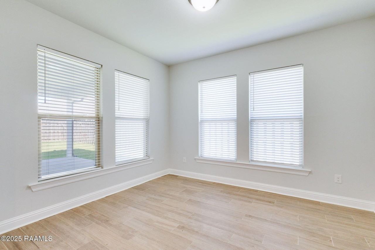 219 Finnegan Way - Photo 6 of 23