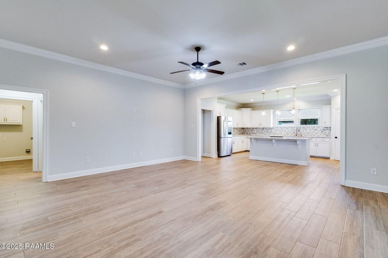 219 Finnegan Way - Photo 7 of 23
