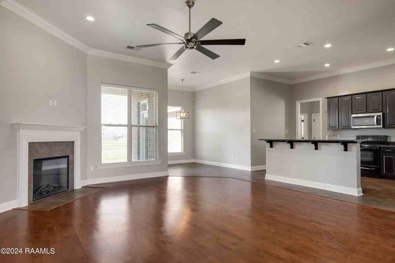 101 Green Mountain Ridge St - Photo 2 of 20