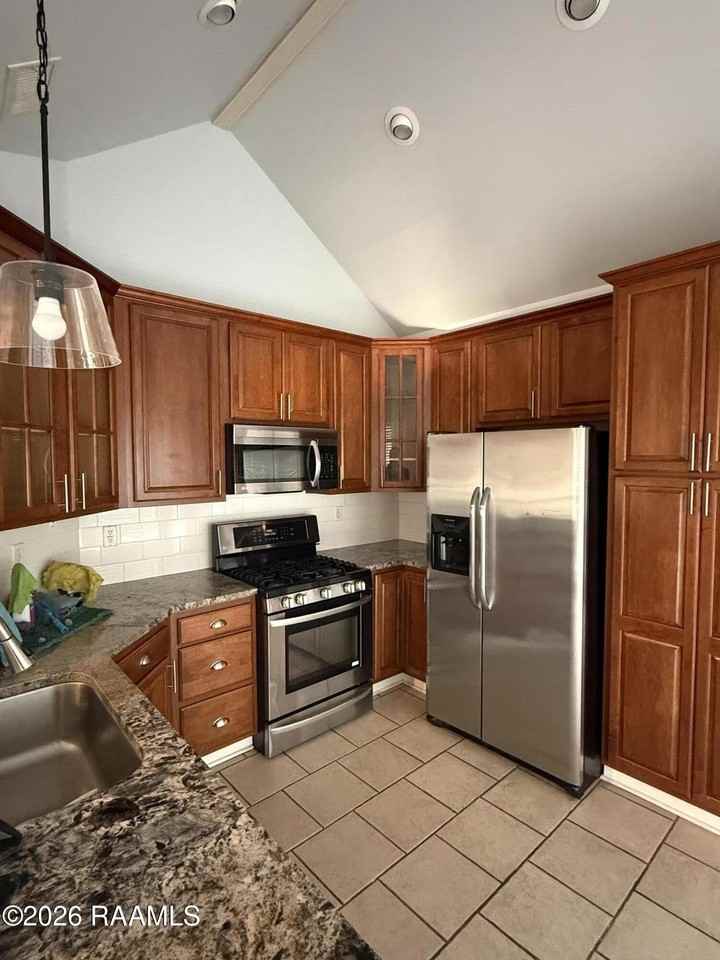 1007 Southlake Cir - Photo 2 of 10