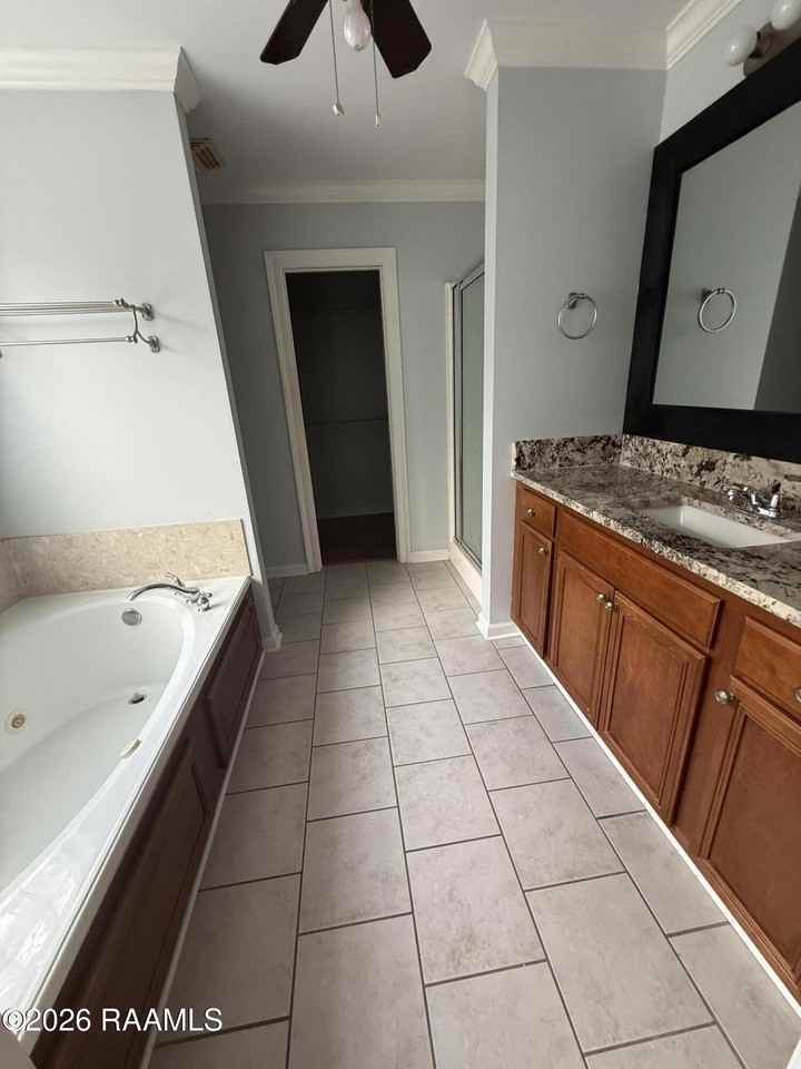 1007 Southlake Cir - Photo 4 of 10