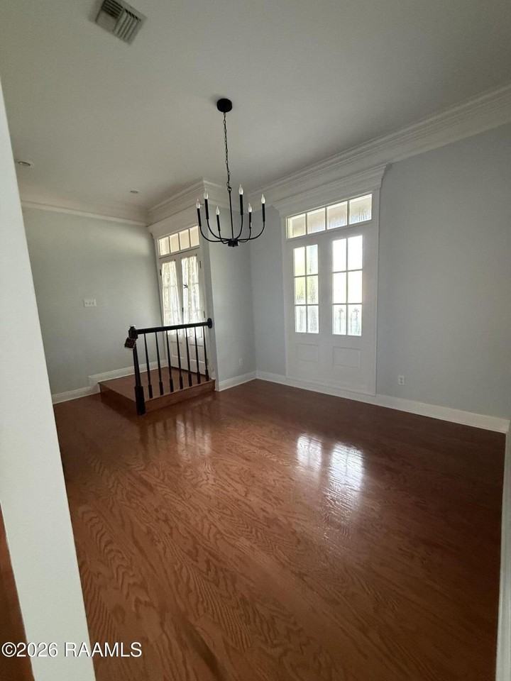 1007 Southlake Cir - Photo 5 of 10