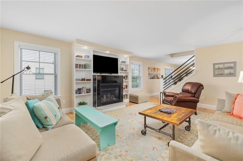 36 Beachview Ter - Photo 3 of 46