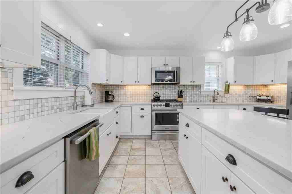 36 Beachview Ter - Photo 7 of 46