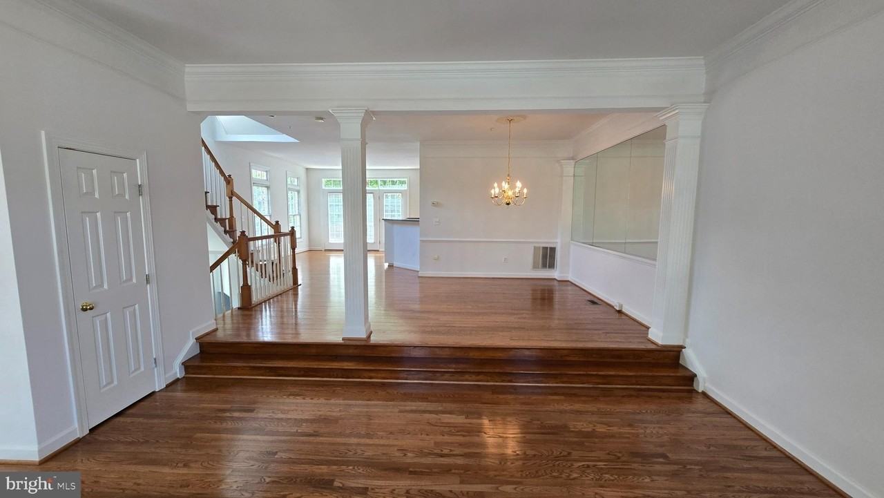 8021 Kidwell Town Ct - Photo 4 of 24