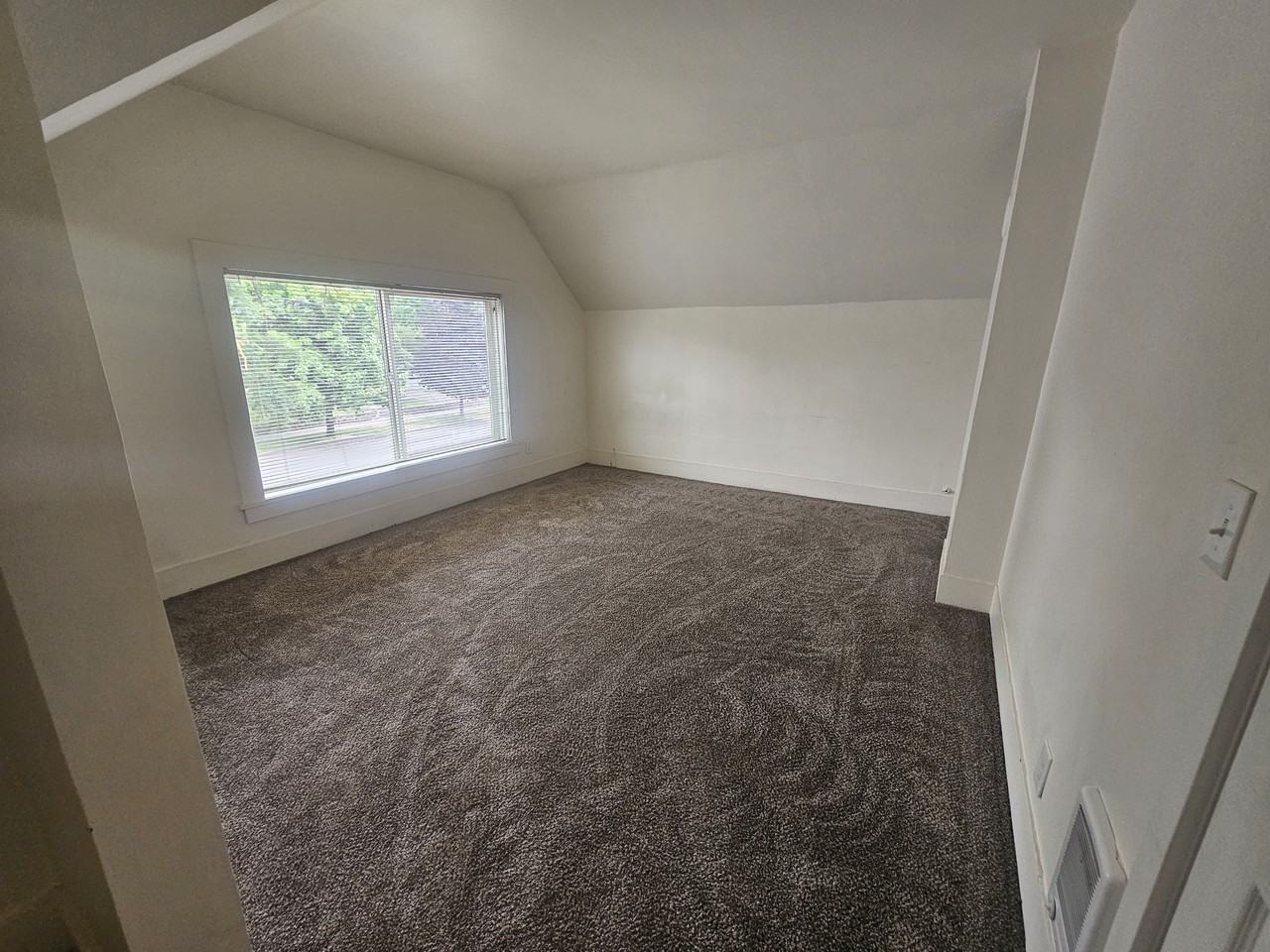 10 1/2 N Touchet St #10-1-2 - Photo 7 of 31