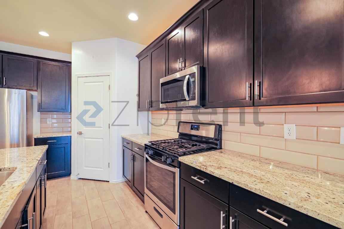 10696 W Chestnut St - Photo 4 of 29