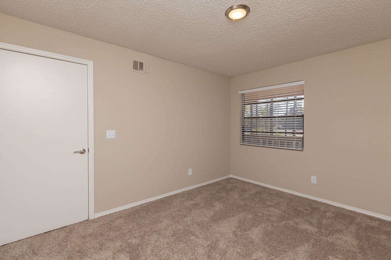 1171 Lane Avenue South - Photo 6 of 10
