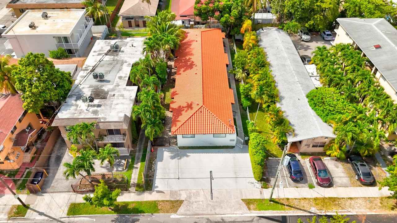 1330 NW 5th St - Photo 2 of 37