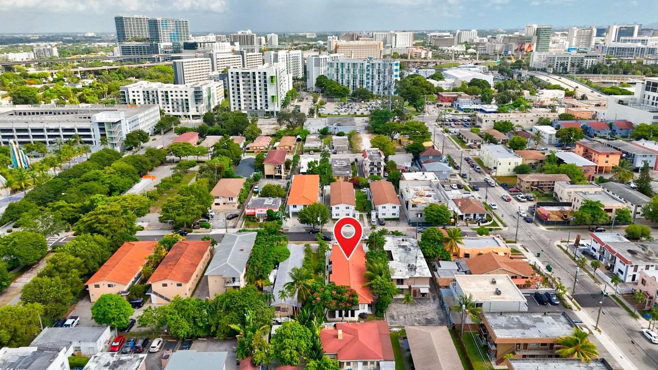 1330 NW 5th St - Photo 4 of 37