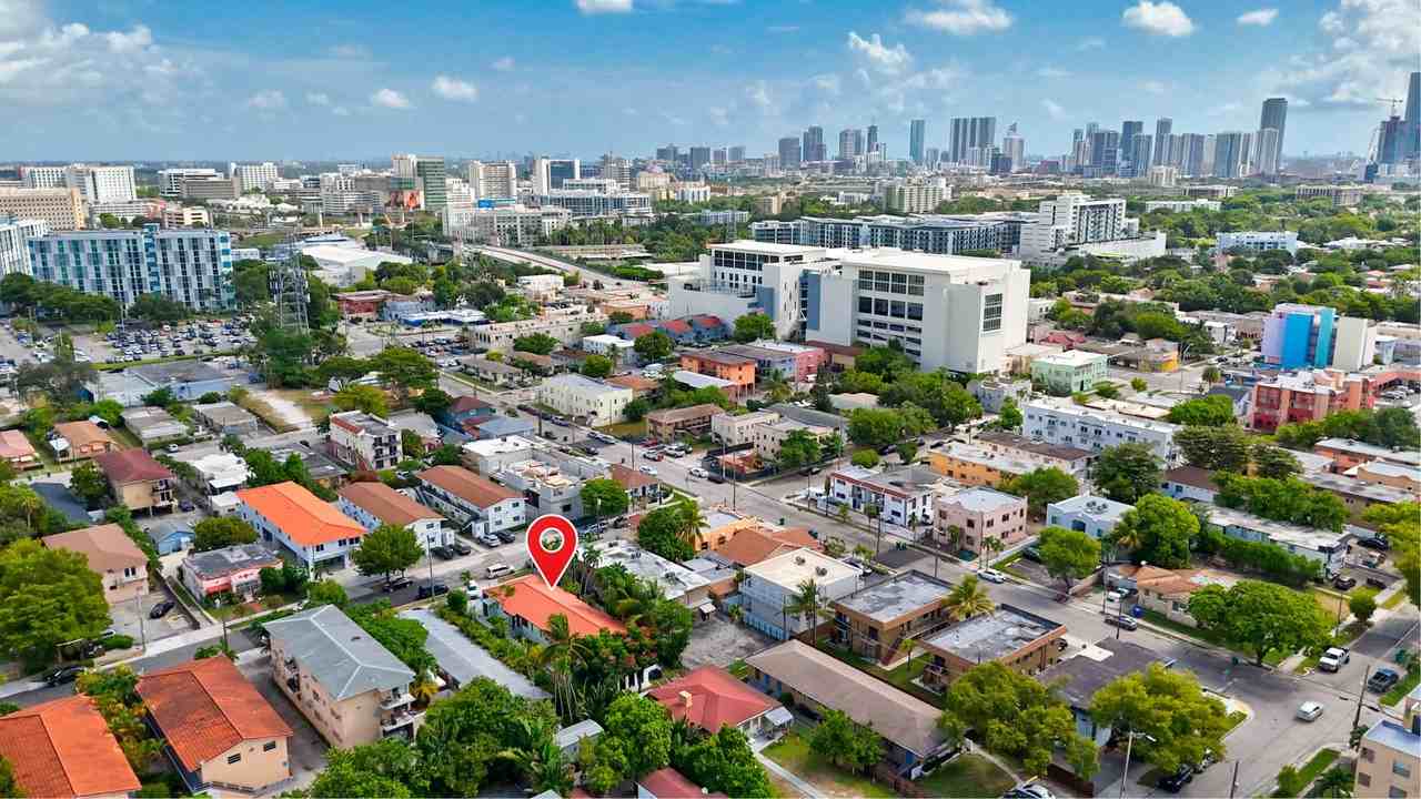 1330 NW 5th St - Photo 5 of 37