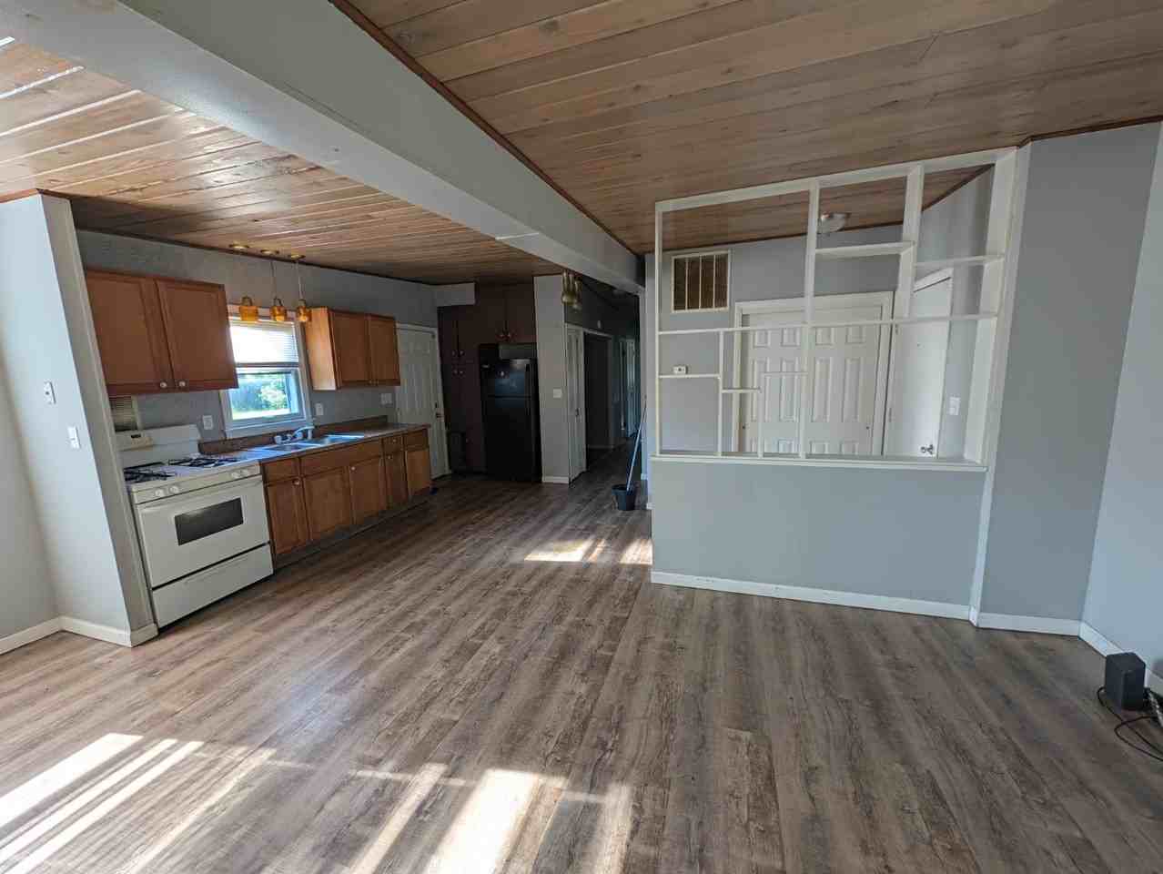 56445 Eastlea Dr - Photo 3 of 10