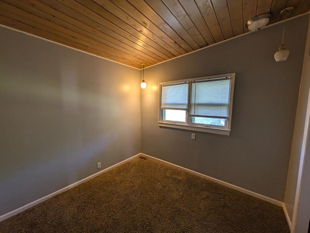 56445 Eastlea Dr - Photo 5 of 10