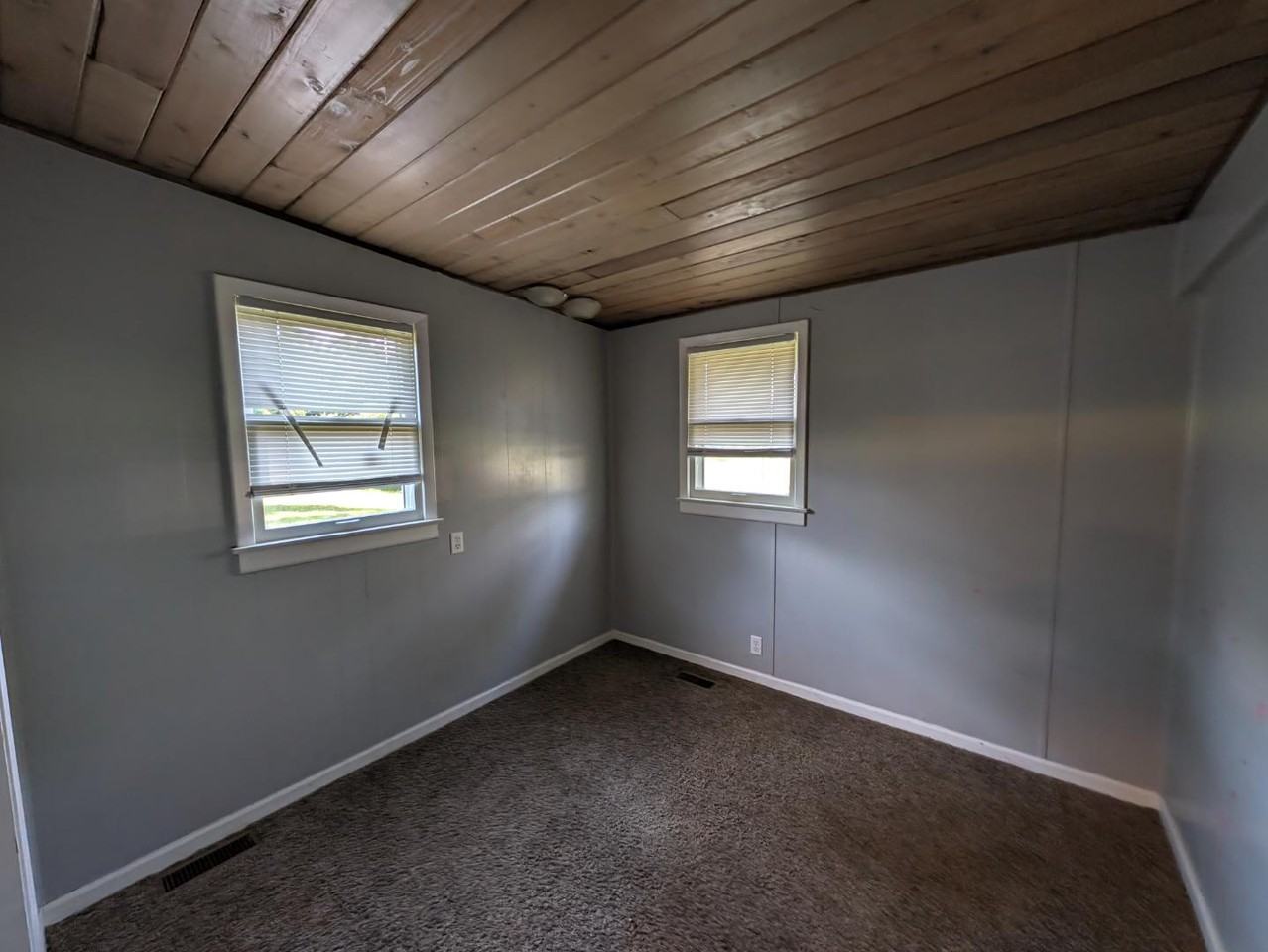 56445 Eastlea Dr - Photo 6 of 10