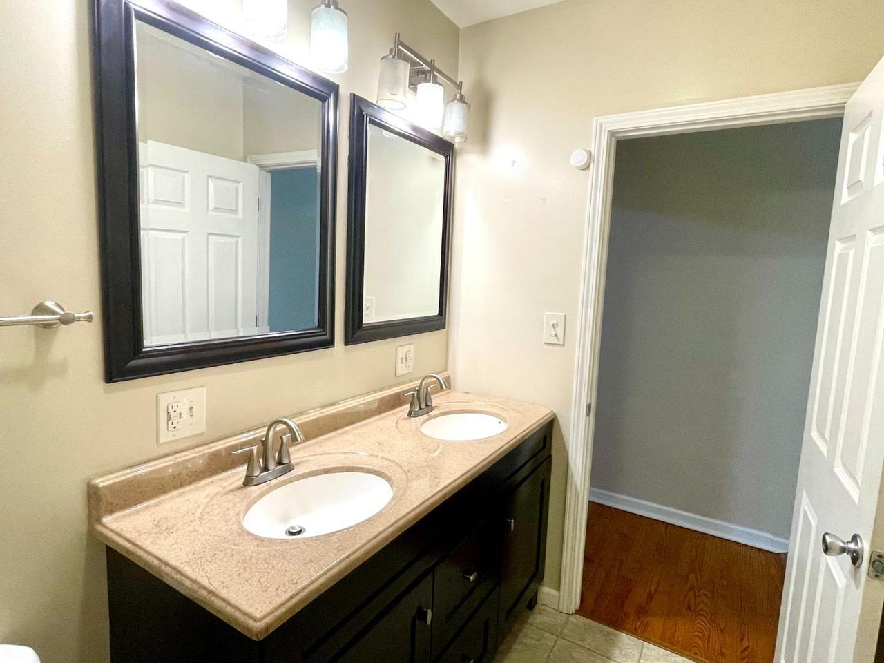 4955 Arsenal - Photo 4 of 10