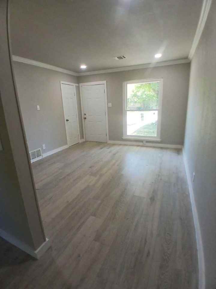 221 Park Ln - Photo 4 of 20