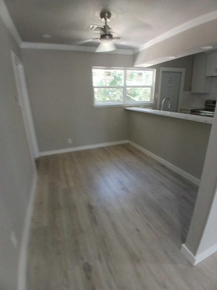 221 Park Ln - Photo 5 of 20