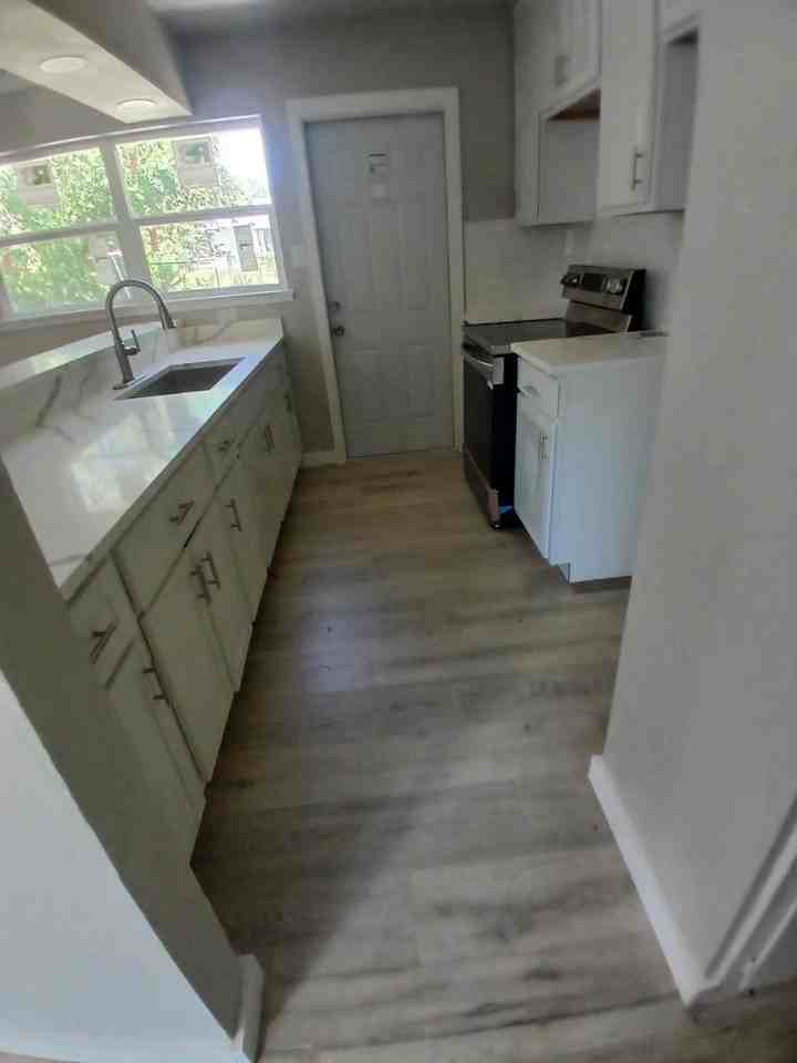 221 Park Ln - Photo 7 of 20