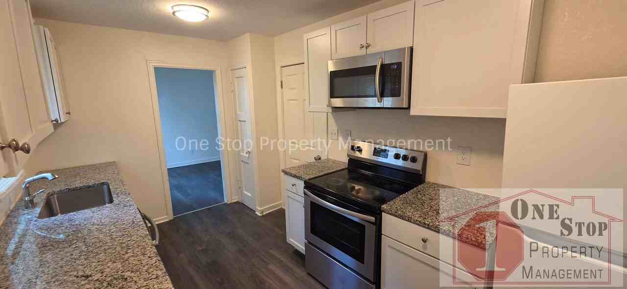 8001 Brooklyn Ave - Photo 5 of 23