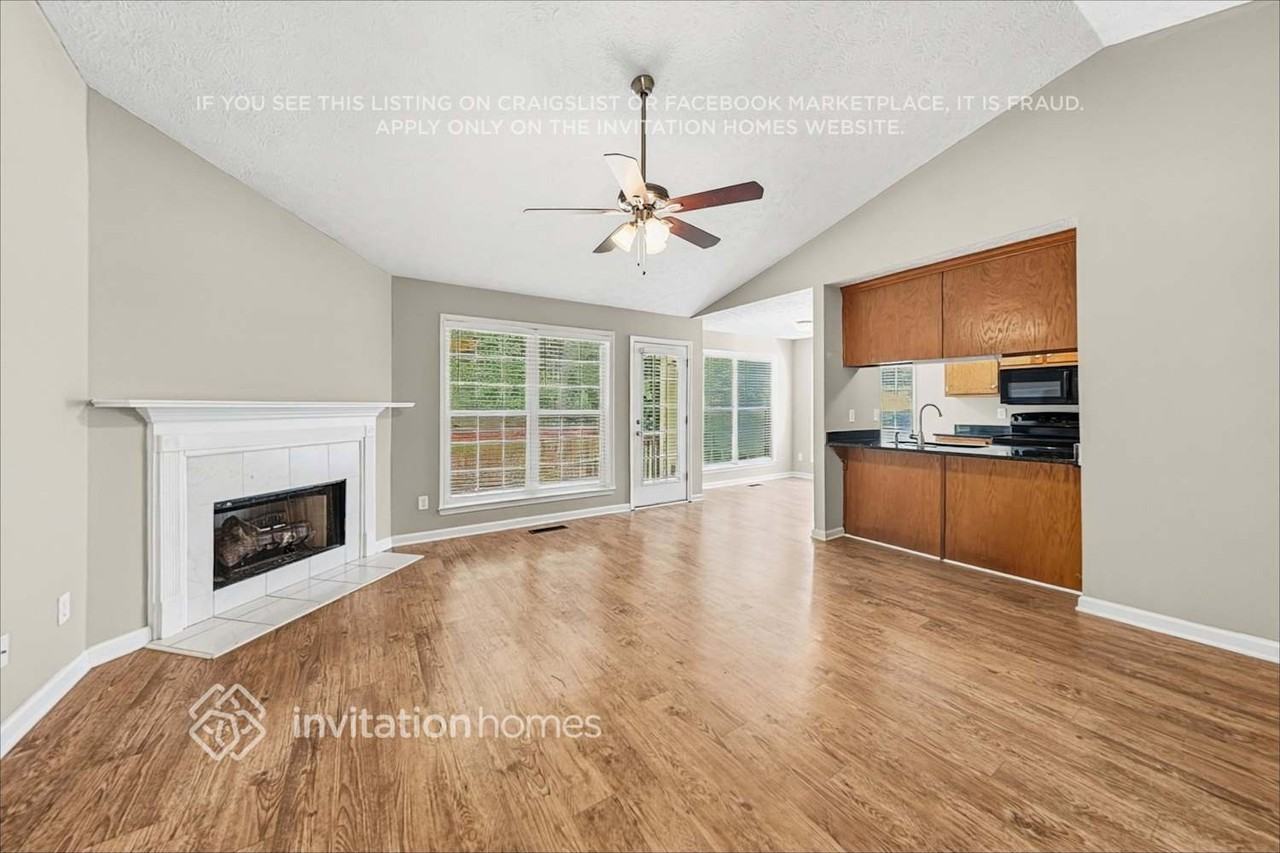 3933 Edgebrook Dr - Photo 5 of 18