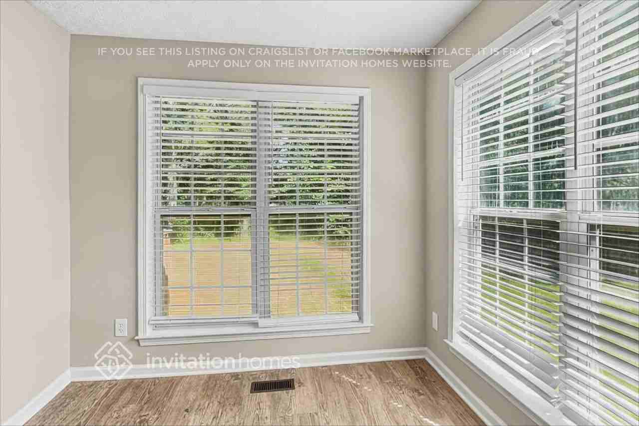 3933 Edgebrook Dr - Photo 7 of 18