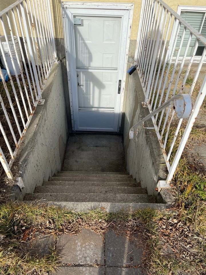 10515 52 Ave Nw - Photo 5 of 22
