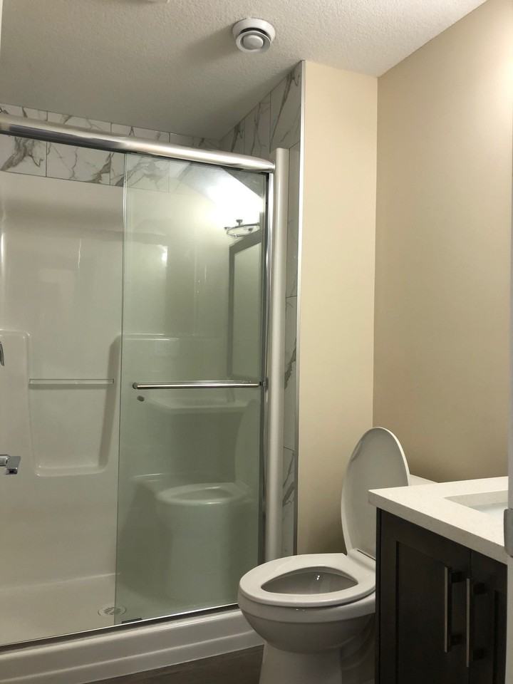 1410 17 Ave Nw - Photo 3 of 15