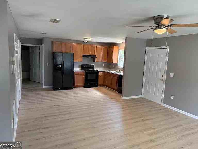 317 Webster St - Photo 4 of 13