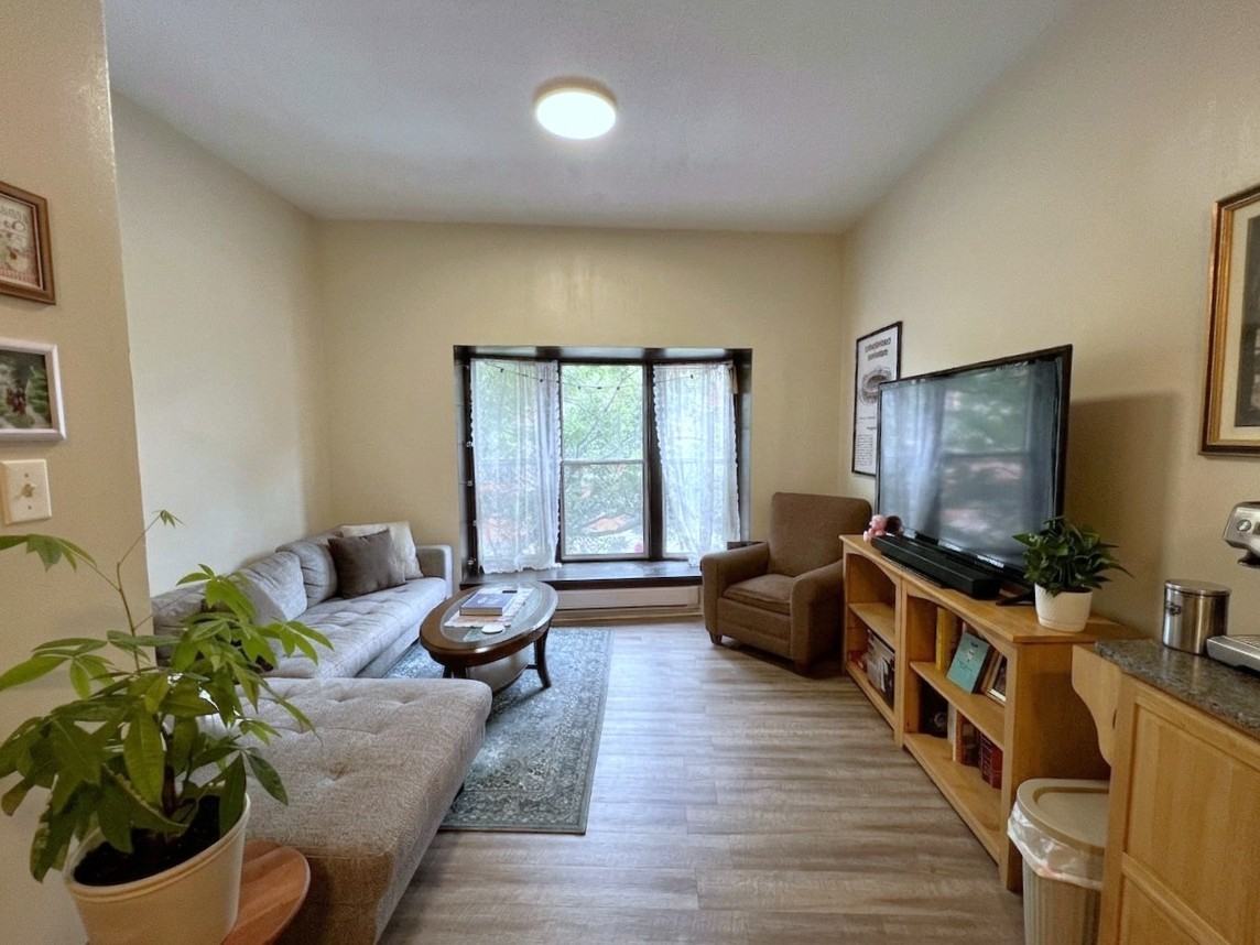 207 James Street North #201 - Photo 3 of 12