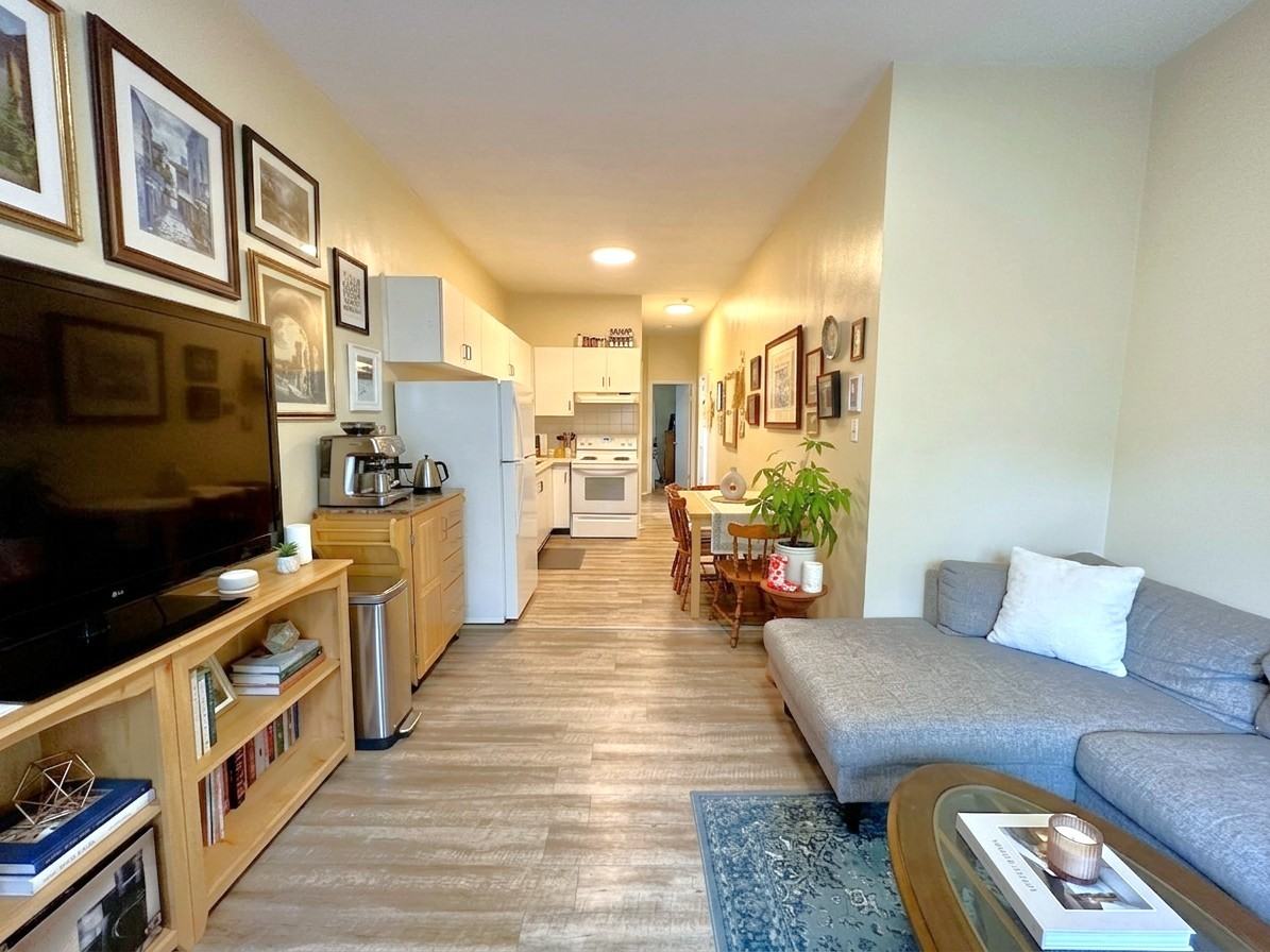 207 James Street North #201 - Photo 5 of 12