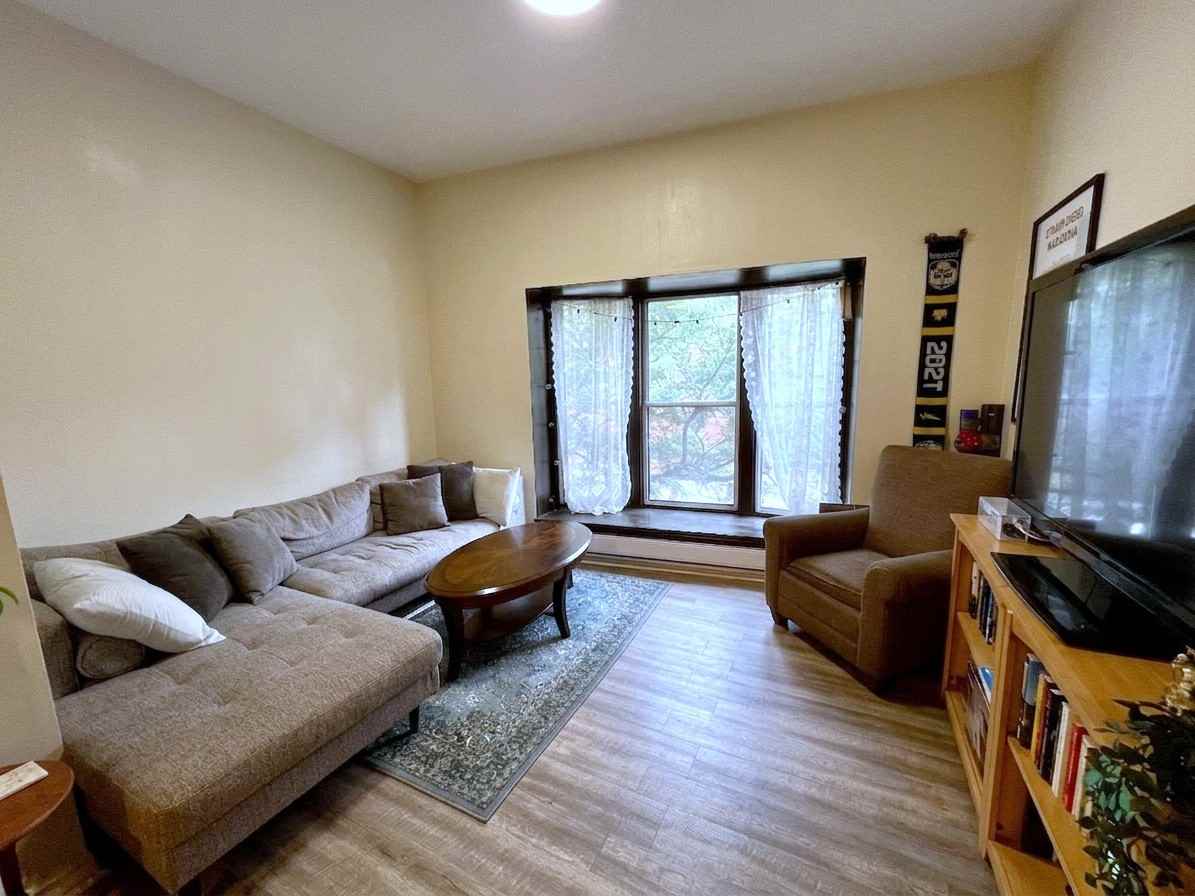 207 James Street North #201 - Photo 4 of 12