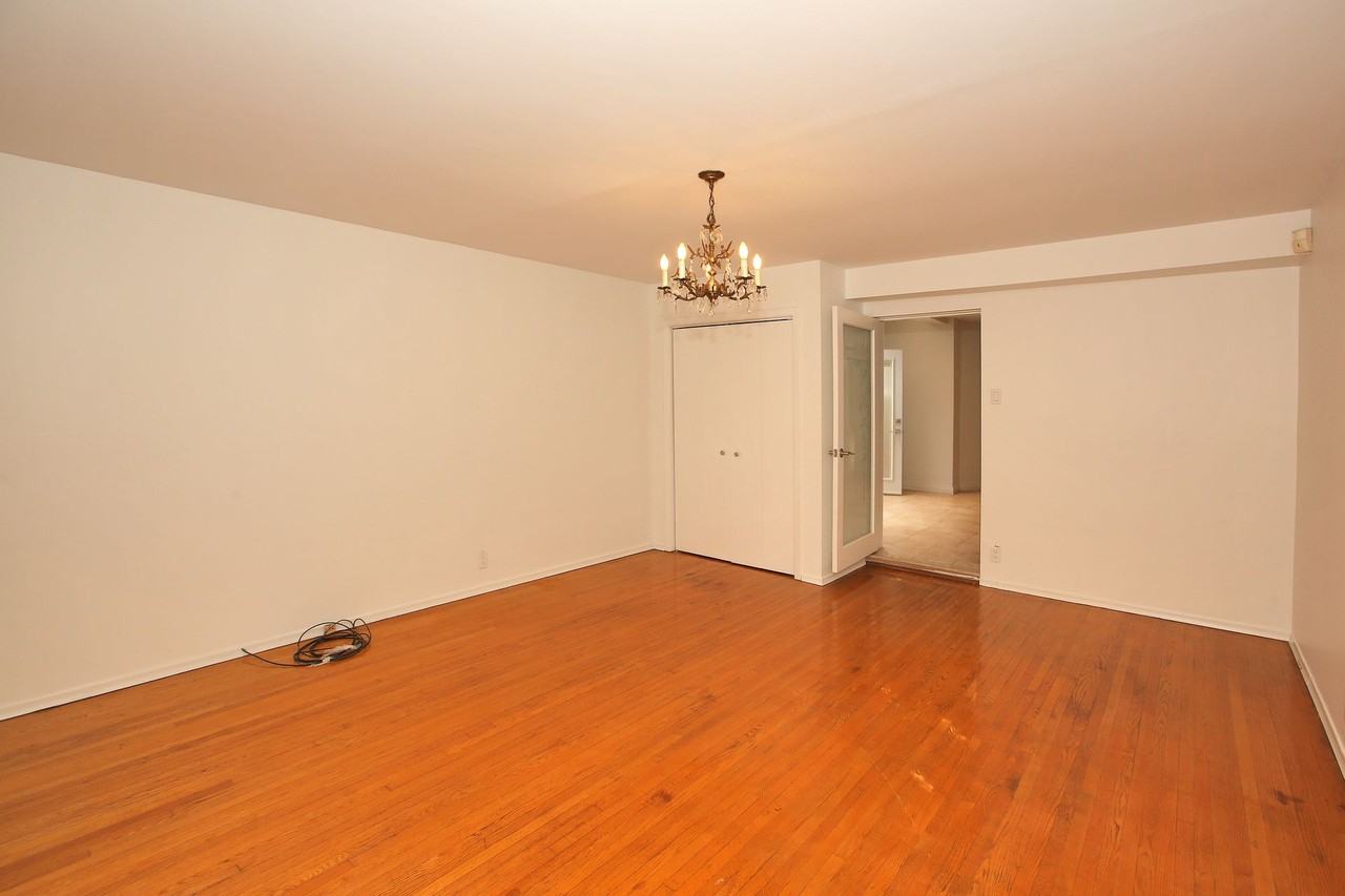 1576 Dupont Street - Photo 4 of 16