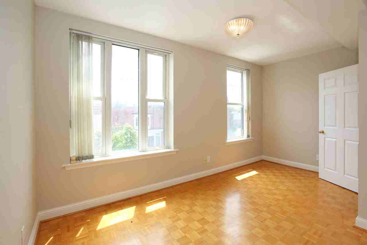 1576 Dupont Street - Photo 6 of 16