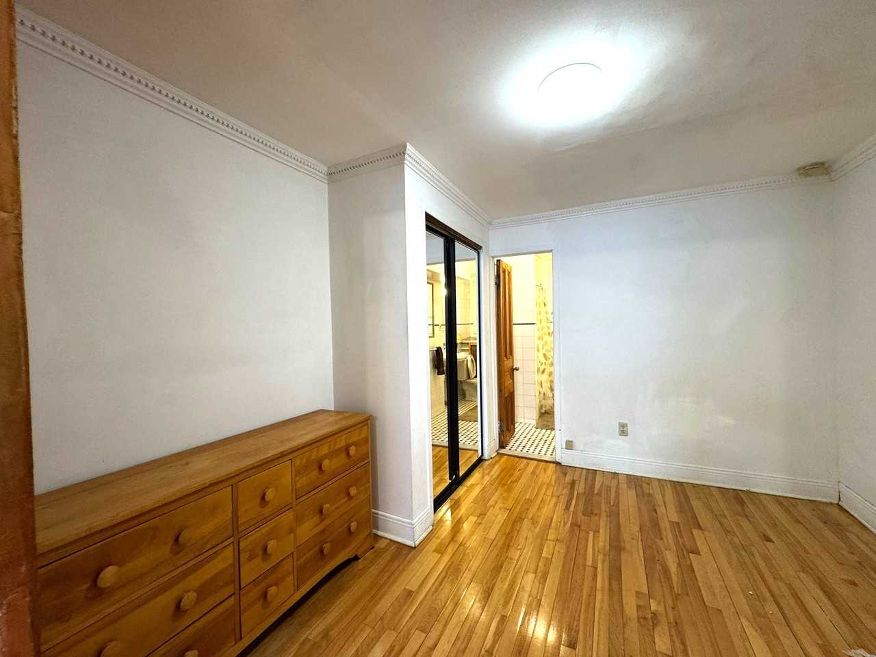 1185 Avenue Seymour #1 — photo 2