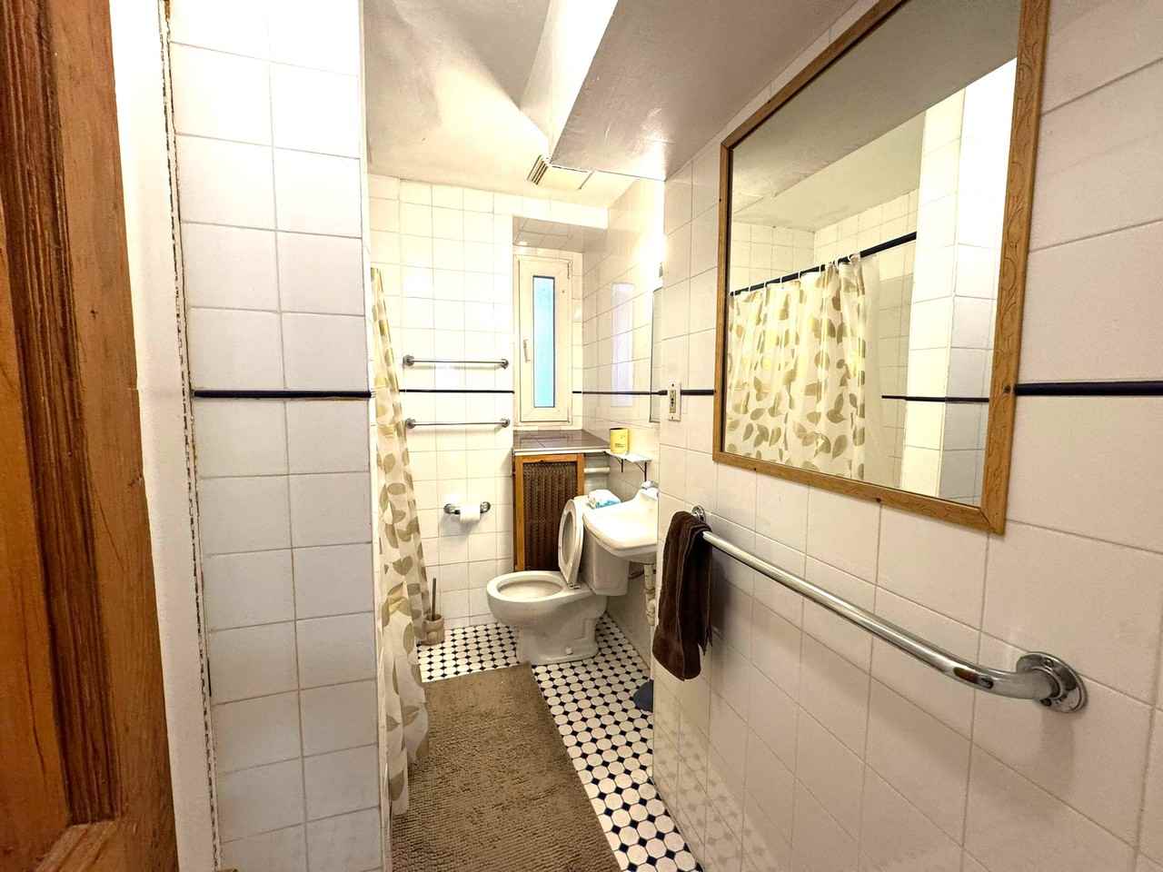 1185 Avenue Seymour #1 — photo 3