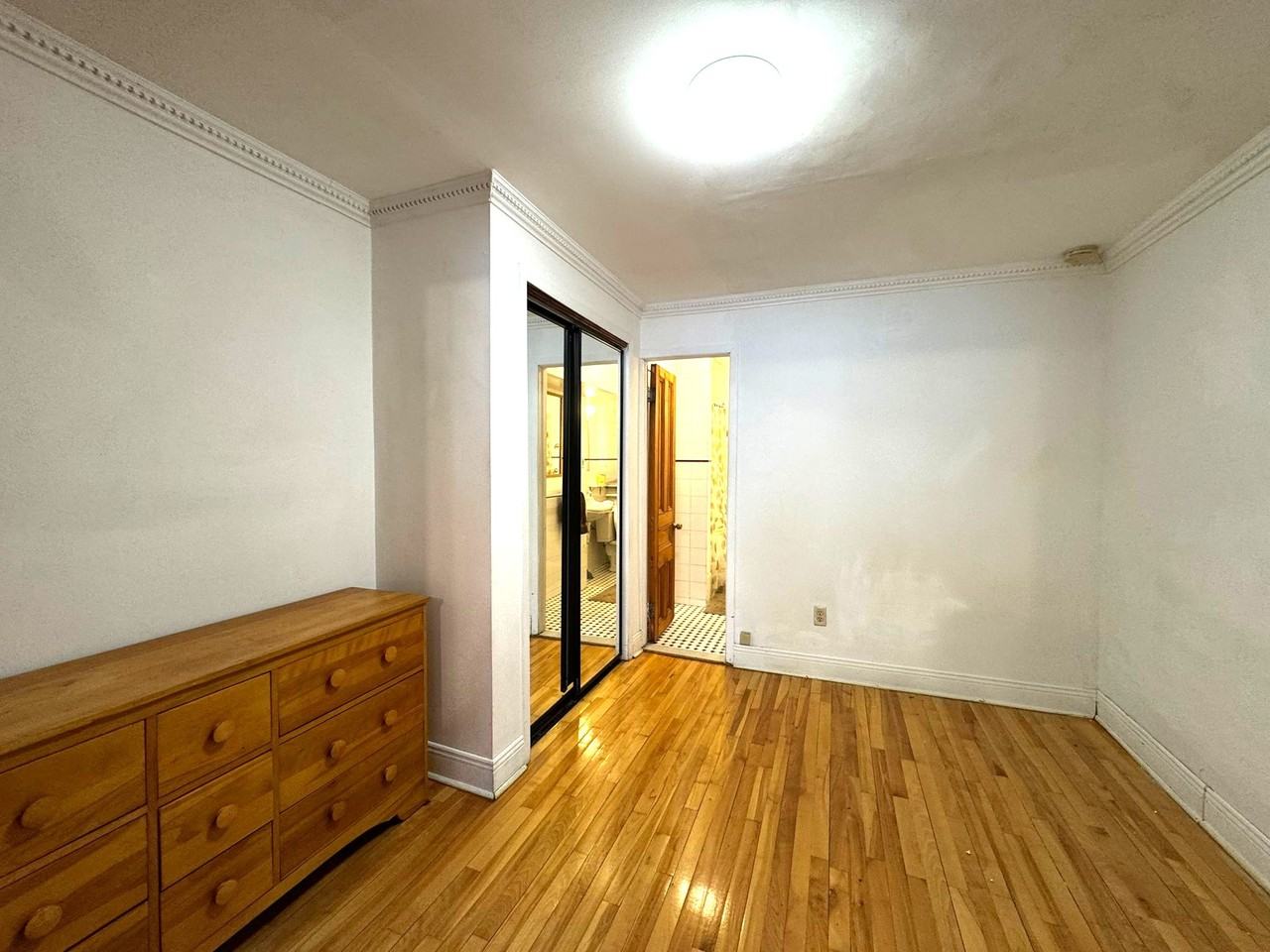 1185 Avenue Seymour #1 - Photo 5 of 8