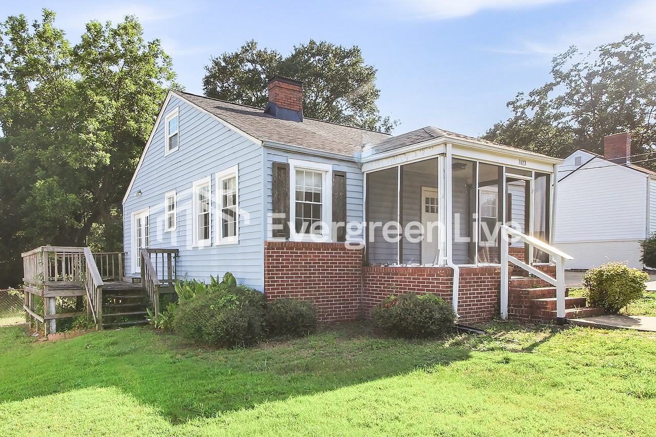 1023 N Franklin Rd - Photo 2 of 15