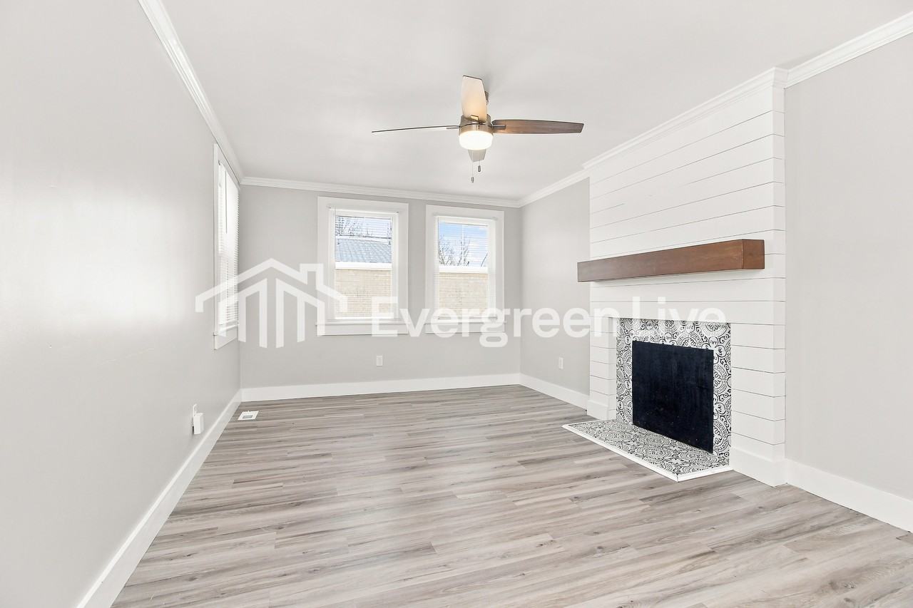 1023 N Franklin Rd - Photo 3 of 15