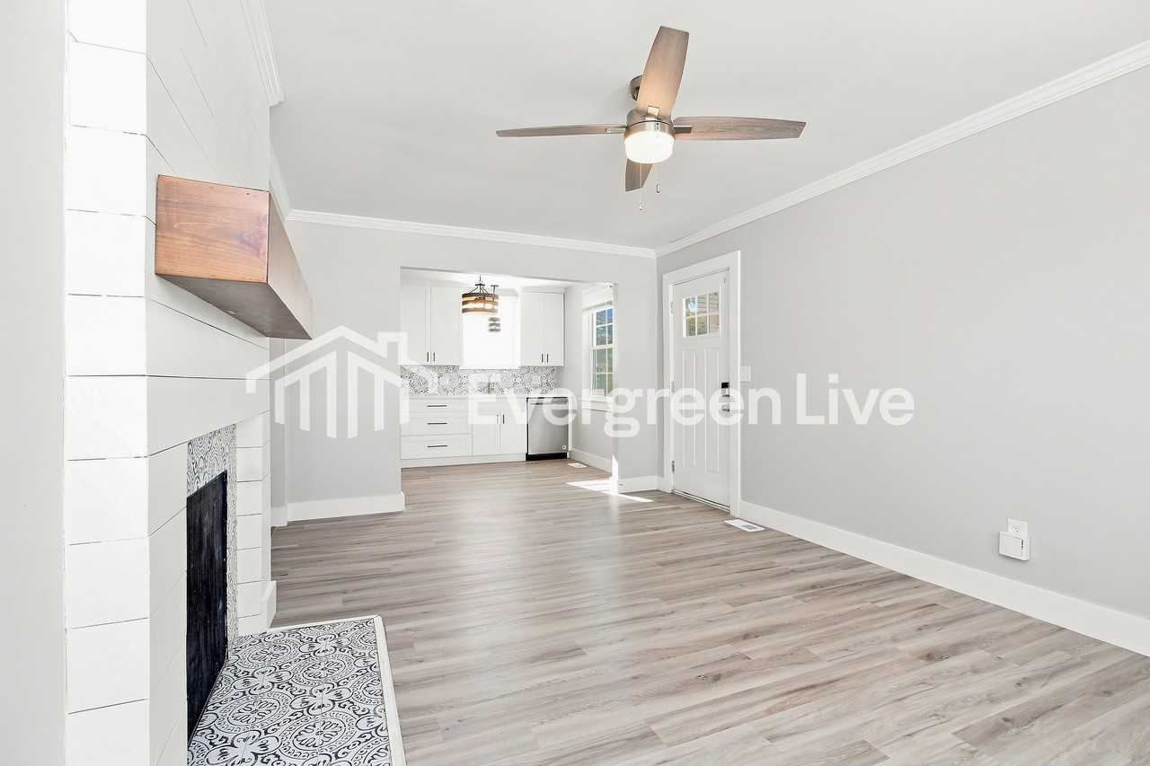 1023 N Franklin Rd - Photo 4 of 15