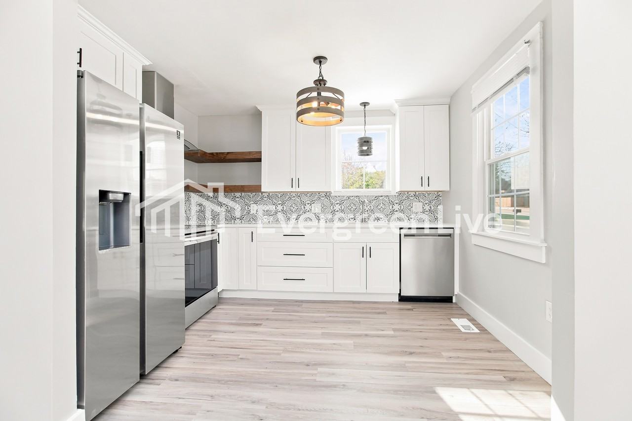 1023 N Franklin Rd - Photo 5 of 15