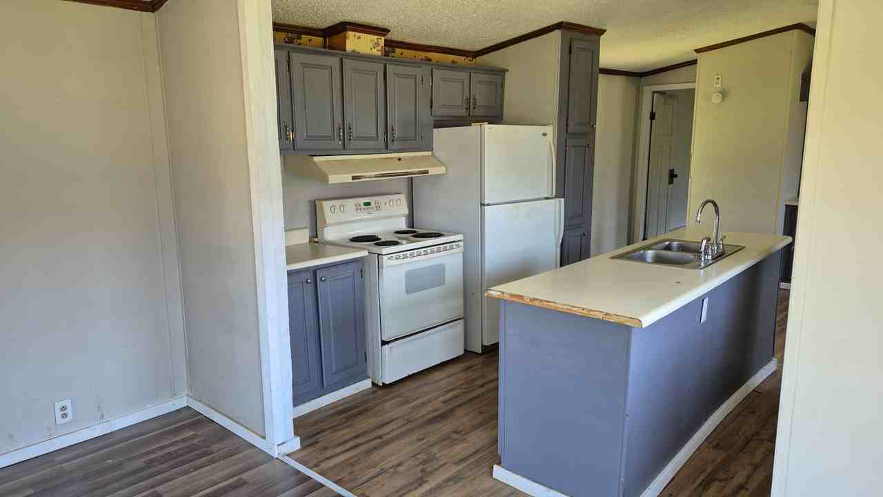 25 Moore Ln - Photo 3 of 5