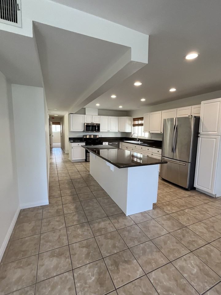 205 41st Street #B - Photo 7 of 19