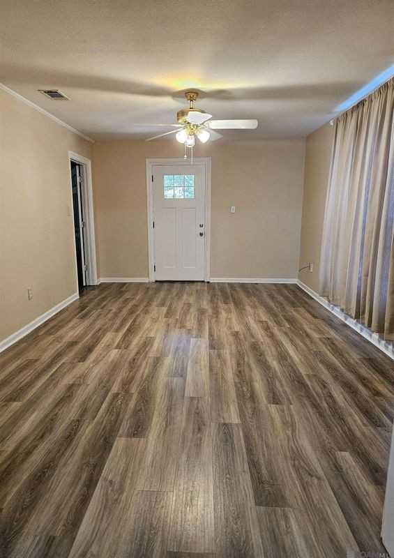 1046 Sunshine Dr - Photo 3 of 5