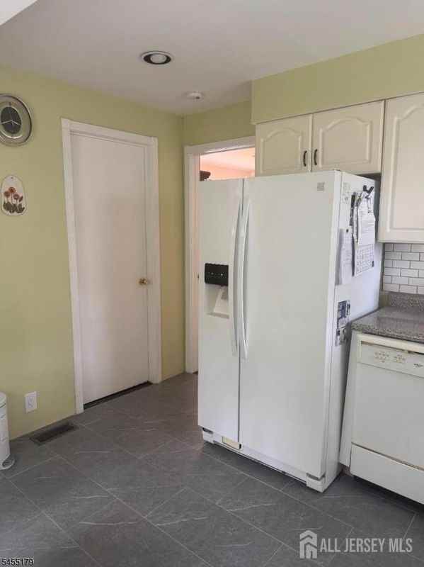 67 Oakland Ave - Photo 6 of 11