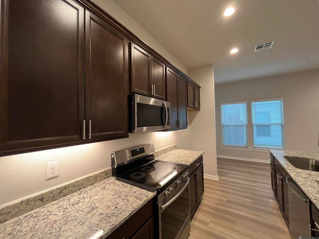 28439 Middlebrook Way - Photo 3 of 19