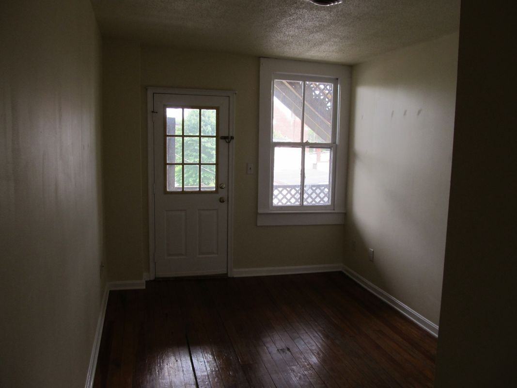 807 Caroline St ##2 - Photo 3 of 7