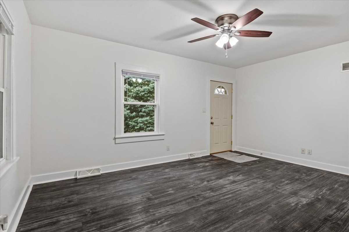 2928 S 4th St - Photo 4 of 12