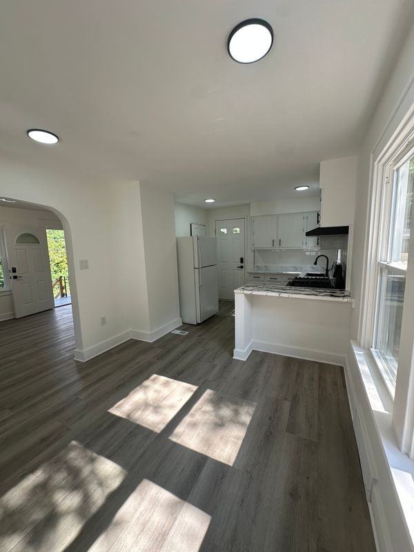 436 Cline St - Photo 5 of 11