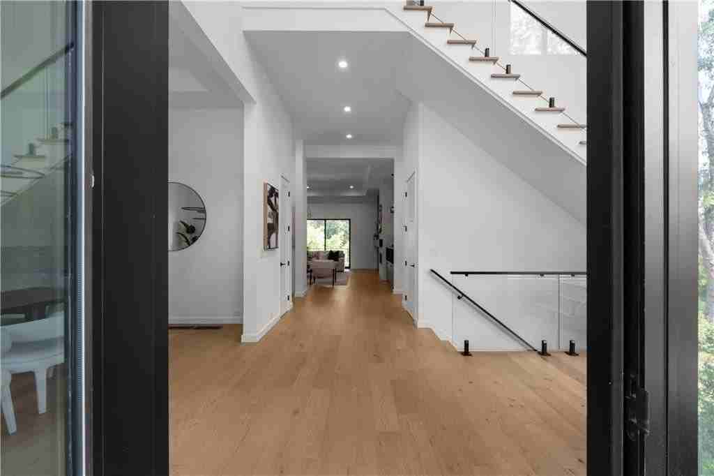 3293 Lenox Pl Ne - Photo 4 of 50